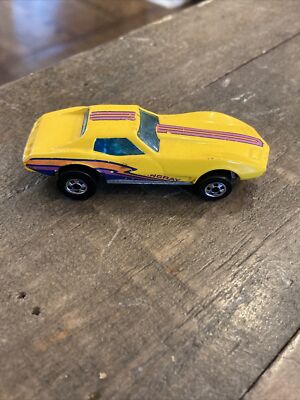 Vintage HOT WHEELS BLACKWALL 1975 CORVETTE STINGRAY Yellow With Color Details