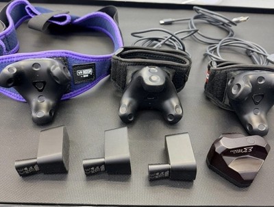 HTC Vive Tracker 2.0+straps+2 2.0 base stationsVrchat full body tracking
