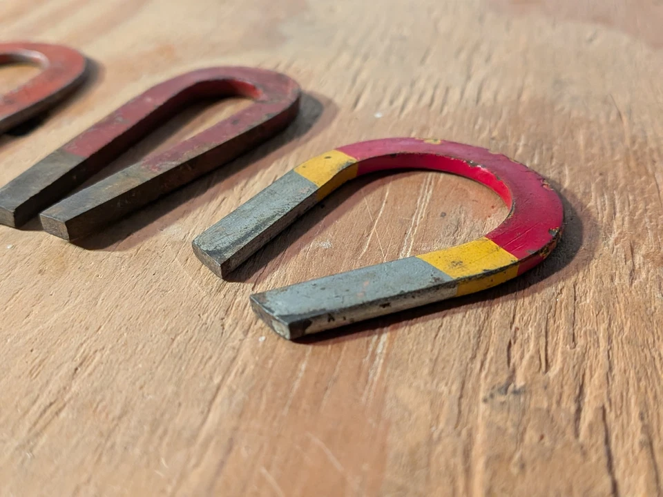 Vintage Lot Of 4 Horseshoe Magnets - image 3 of 4