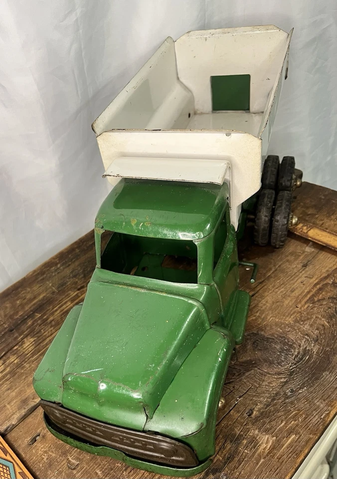 Buddy L Hydraulic Dumper Grain Dump Truck Green and White 1950s East Moline Il - Image 4 of 4