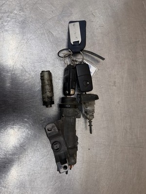 Vw Transporter T5 2.5TDI AXD Ignition Barrel And X 2 Keys 4B0905851N 2007
