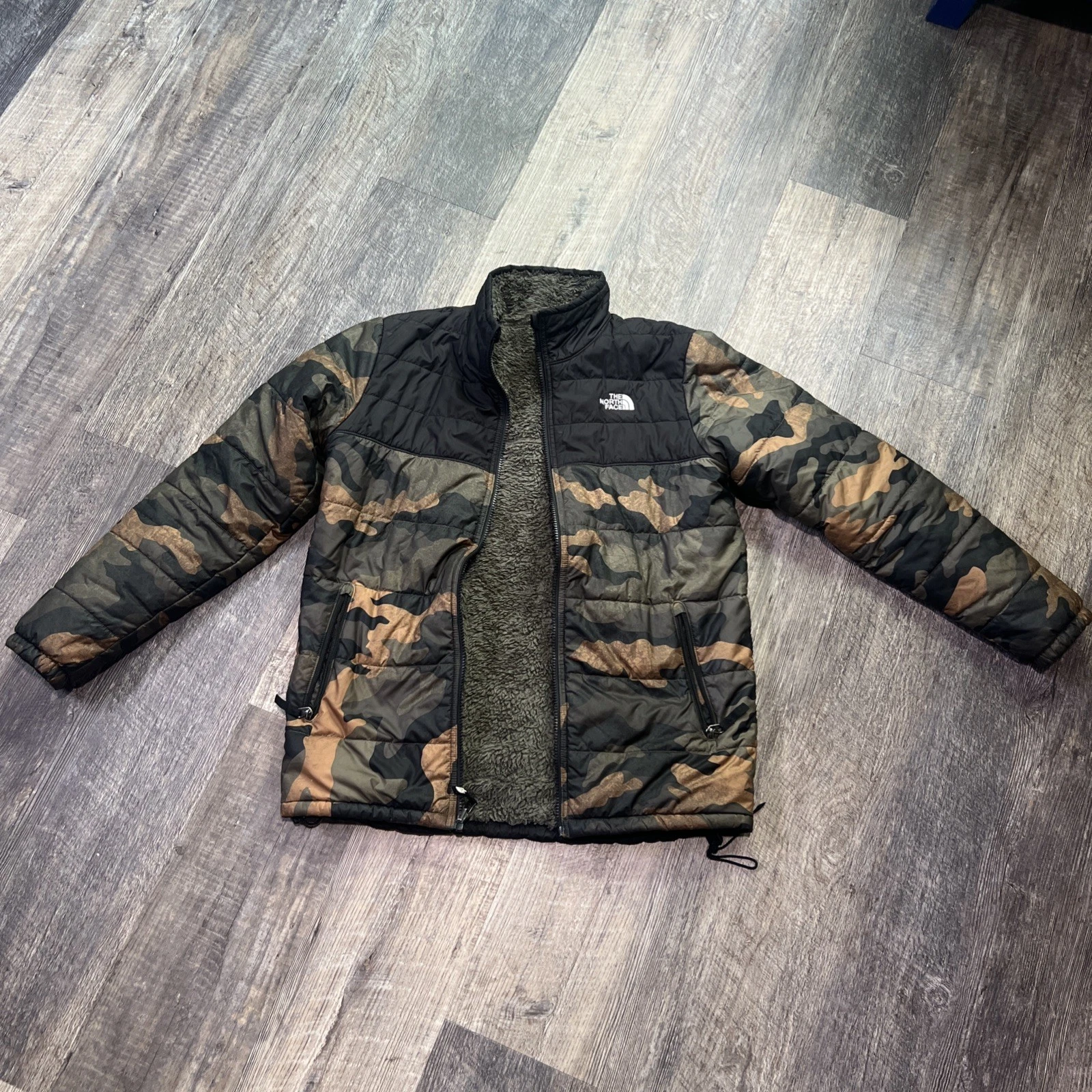 north face Camo Reversible jacket Mens Small Youth Xl
Opens in a new window or tab