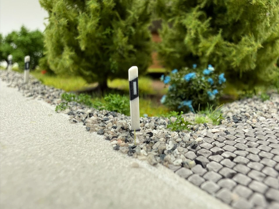 Leitpfosten / Begrenzungspfosten  – 20 / 50 Stk. mit/ohne Zapfen - H0-Zubehör