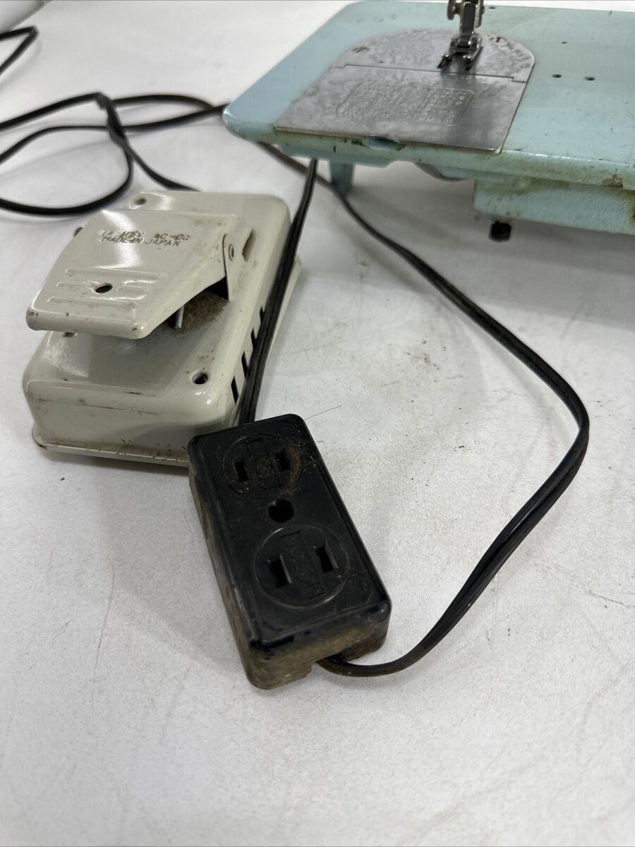 PARTS/REPAIR* Remington Super Deluxe J-A13 Sewing Machine PARTS/REPAIR* Remington Super Deluxe J-A13 Sewing Machine