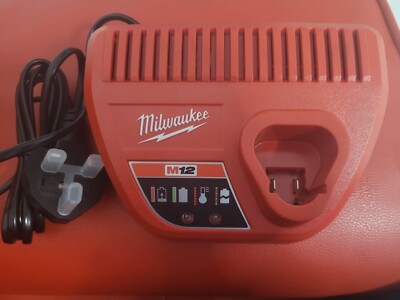 Milwaukee akku ladegerät 12v