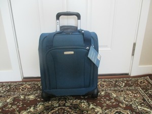 samsonite underseater with usb port
