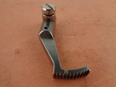 Inside Foot Pfaff 146, 195, 545,1240 for Right Toe Zipper Walking Foot #49085-C