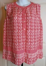 Gap Women Red White Geometric Pattern Sleeveless 1/4 Button Top Size M