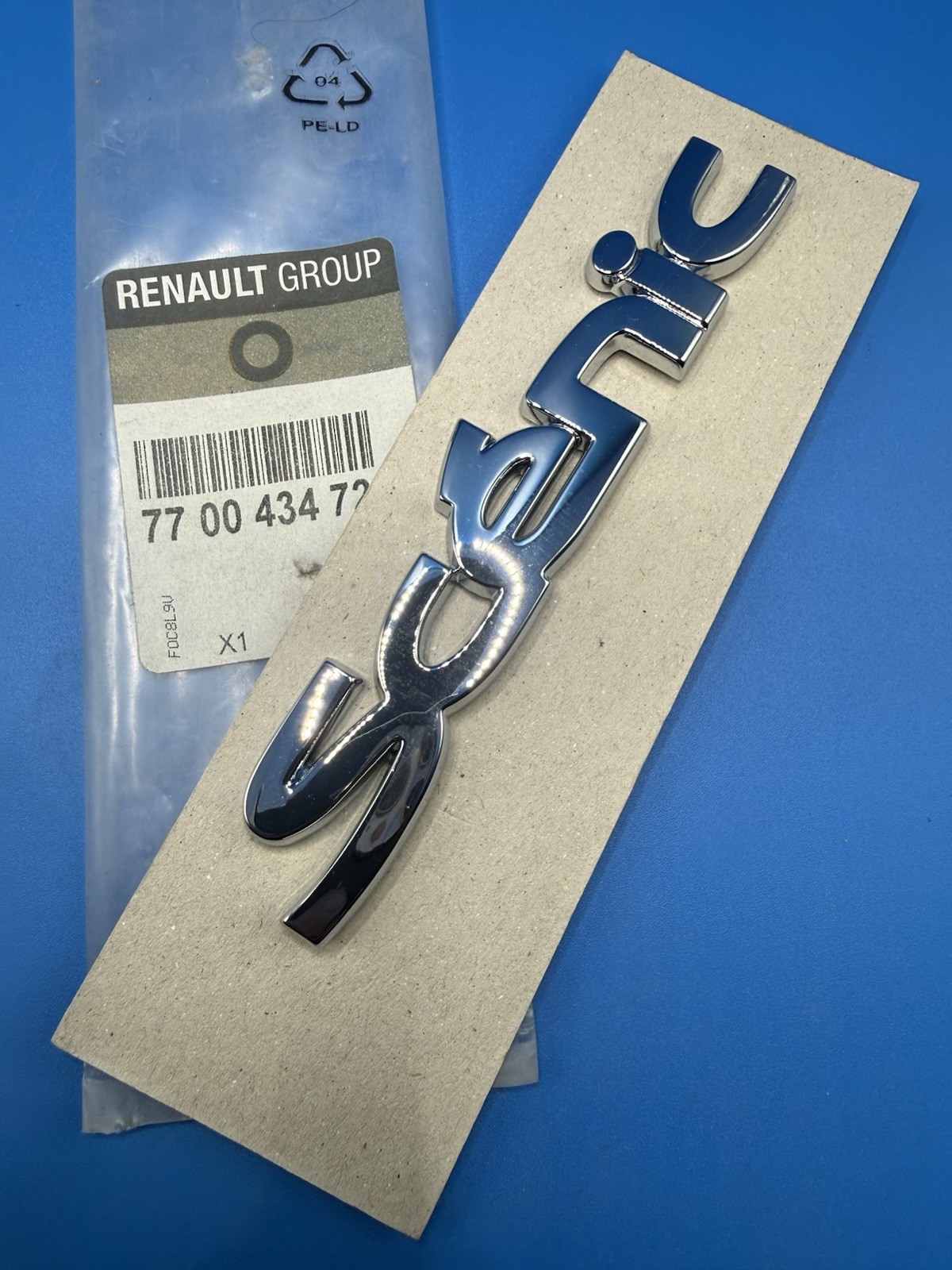 Emblème Renault Scenic 147x24mm pour remplacer un logo de coffre volé