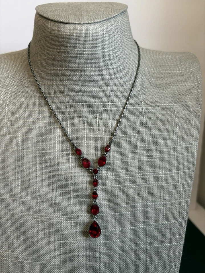 Collar Givenchy Y Gota Vidrio Rojo Tiendas Hematita Firmado Foto 3 de 4