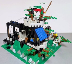 LEGO 6079 Dark Forest Fortress Elkwood with Minifigures Horse Cart Castle