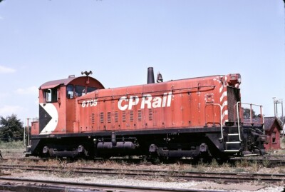 Canadian Pacific (CP) - SW8 - #6705 - Original 35 mm Folie
