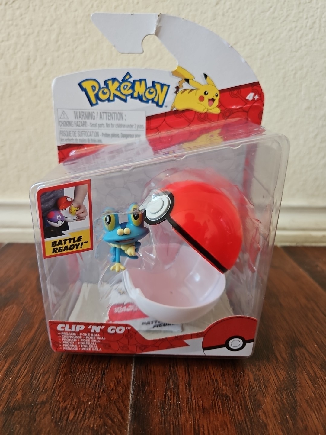 Official Pokemon Clip N Go - Froakie Figurine + Poke Ball - PKW3133 - New