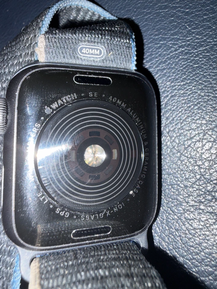 Apple Watch Series SE actualizado, desbloqueado Foto 2 de 3