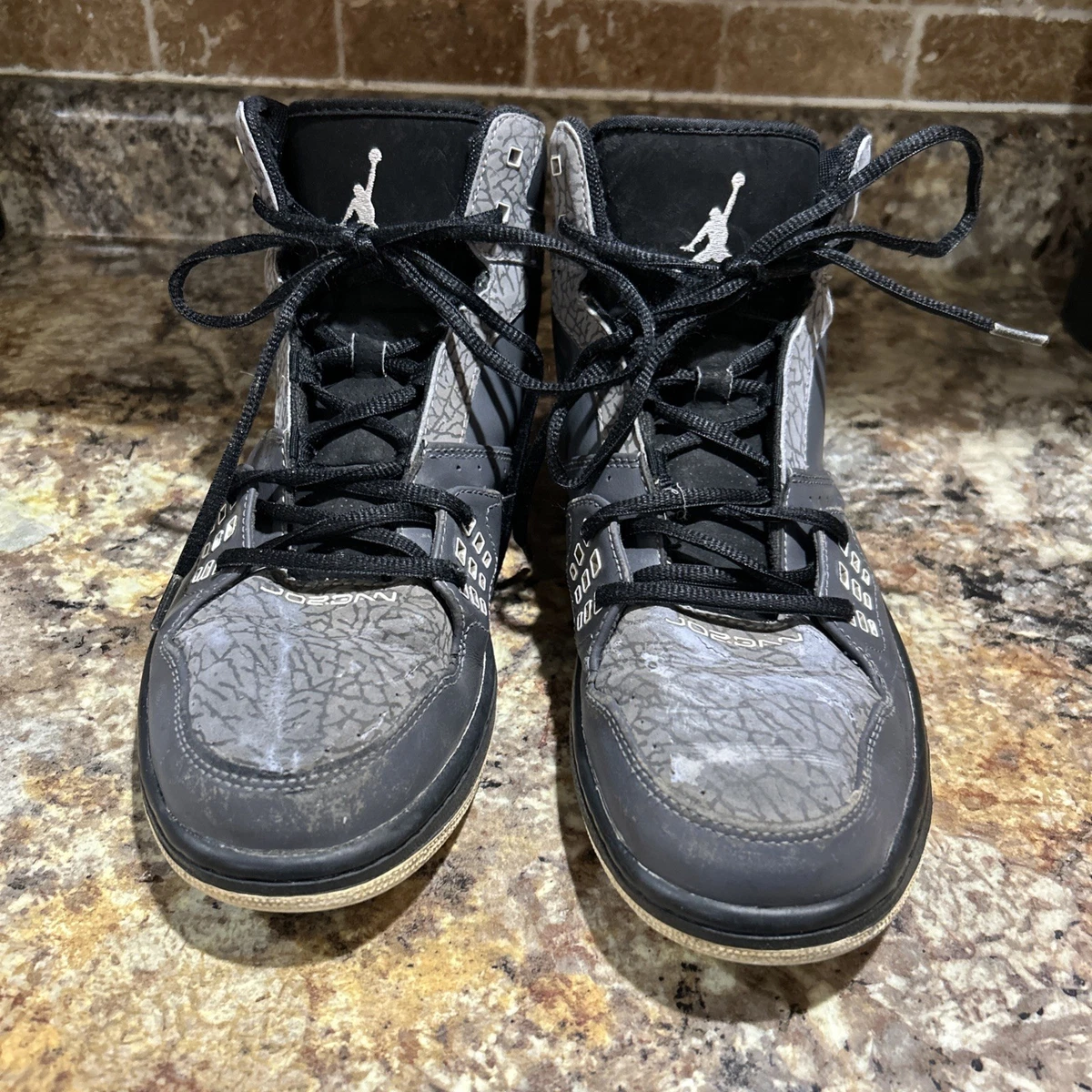 JORDAN 1 FLIGHT GRAY - SIZE 10 - Amazon.com | Air Jordan 1 Retro High OG Grade School Black  main image 3