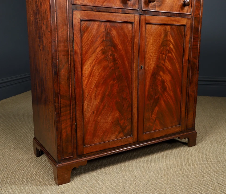 Cajones antiguos ingleses georgianos llama caoba dos puertas laterales armario Foto 3 de 4