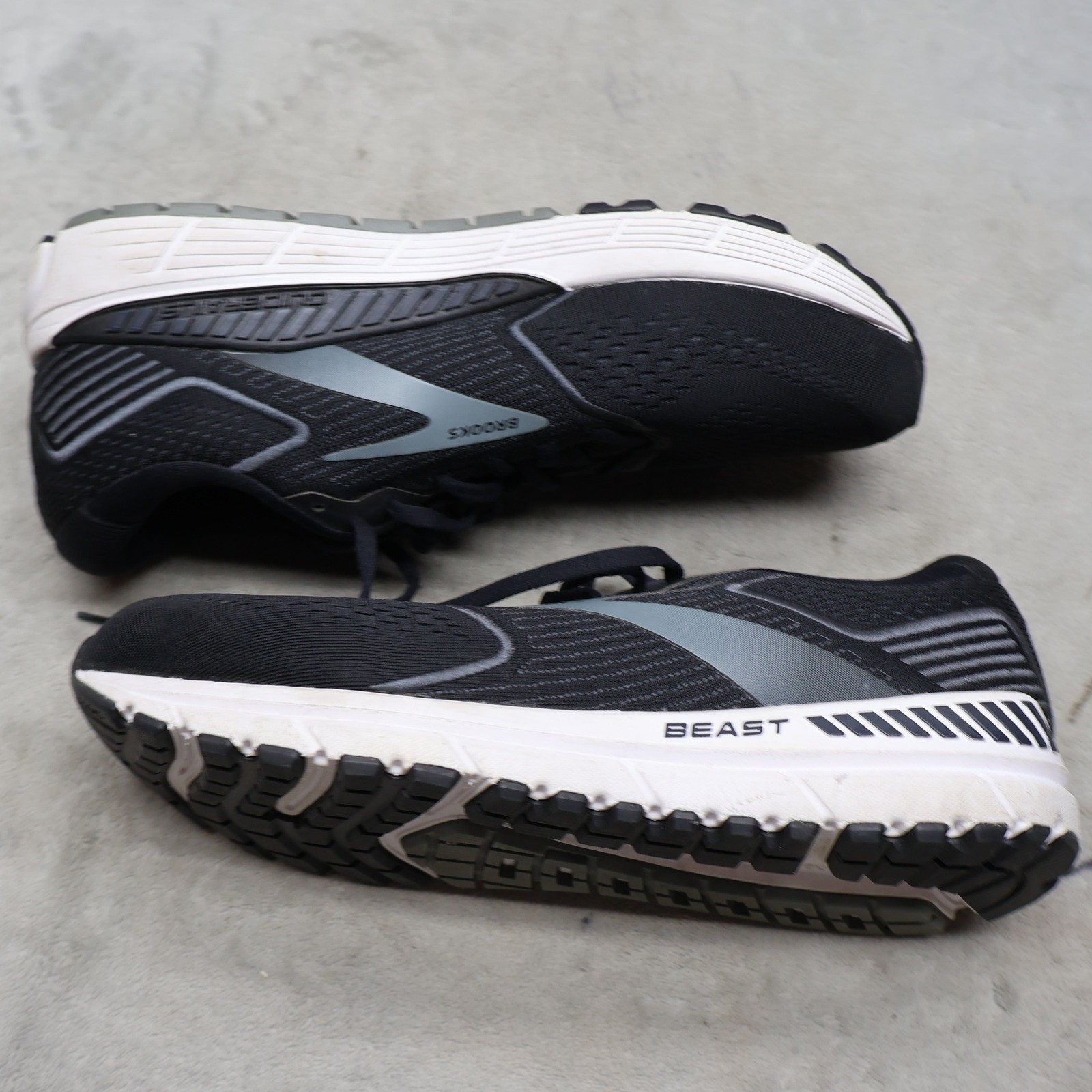 Brooks Mens 12 2E Running Shoes Black Beast 20 Lightweight Cushioned Athletic image 4