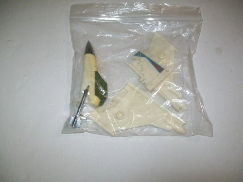 VINTAGE  1980' S   FOUR  STAR  WHITE  " PHANTOM  JET "  K.O  TRANSFORMER  PARTS