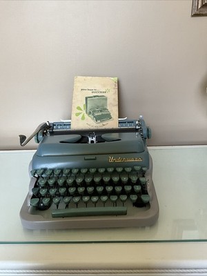 Underwood Quiet Tab Portable Typewriter Green.  Works Nice Vintage 1956