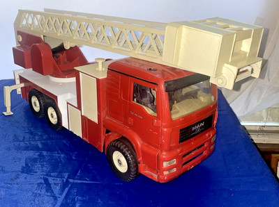 TOY LADDER FIRE TRUCK ...  BRUDER GERMAN MAN TGA 26.450