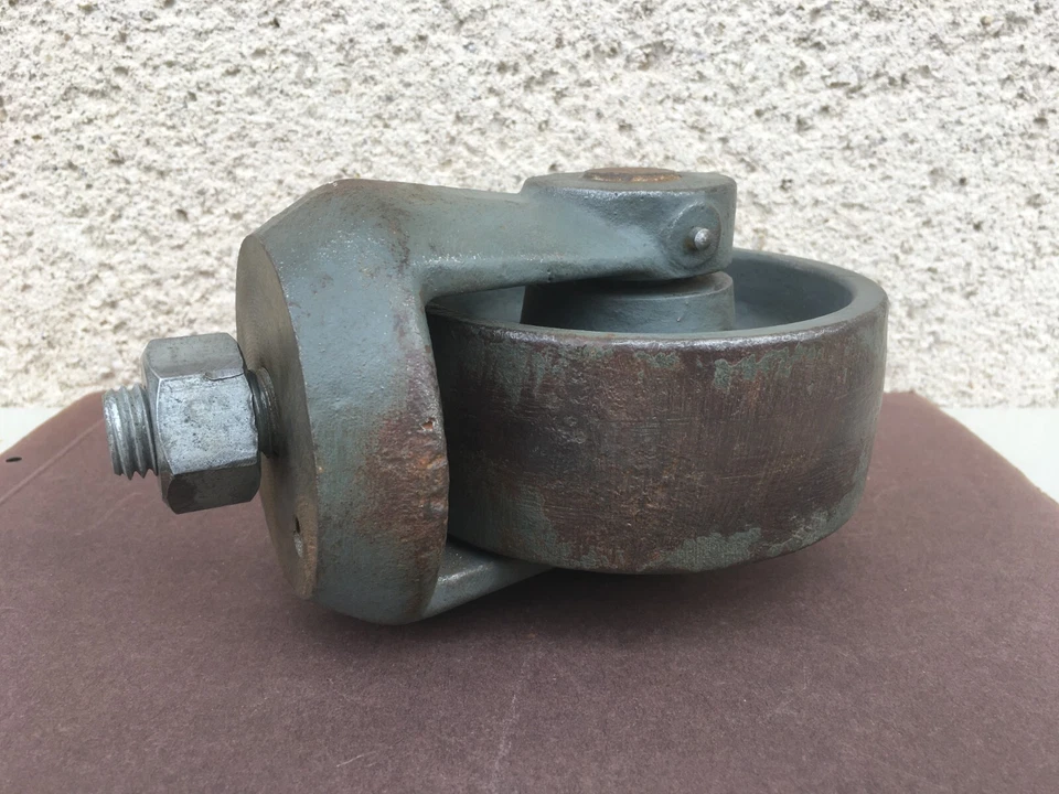 Ancienne roue de chariot / En fonte / A détourner / Déco industriel / Accessoire - Photo 2/4