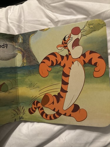 Disney's Winnie the Pooh Piglet and Friends SCARED Board Children's Book - 第 5/6 張圖片