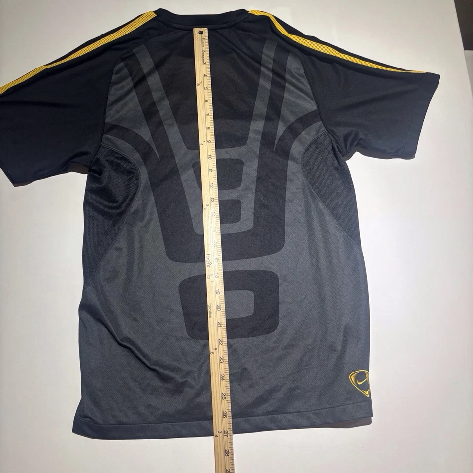 Camiseta de Entrenamiento de Fútbol NIke Brasil 2010-2011 Negra y Amarilla, Talla Pequeña Foto 4 de 4