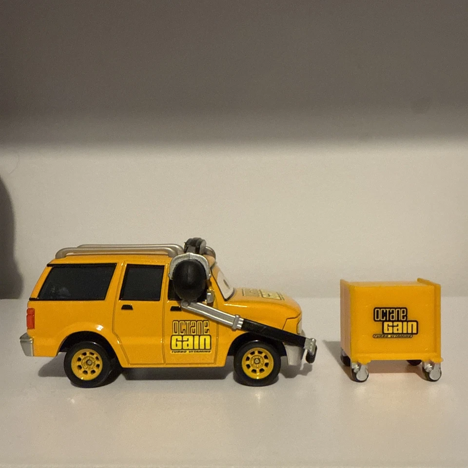 Disney Cars Diecast Octane Gain Pit Crew Chief & Pitties 1:55 Scale - Image 4 of 4