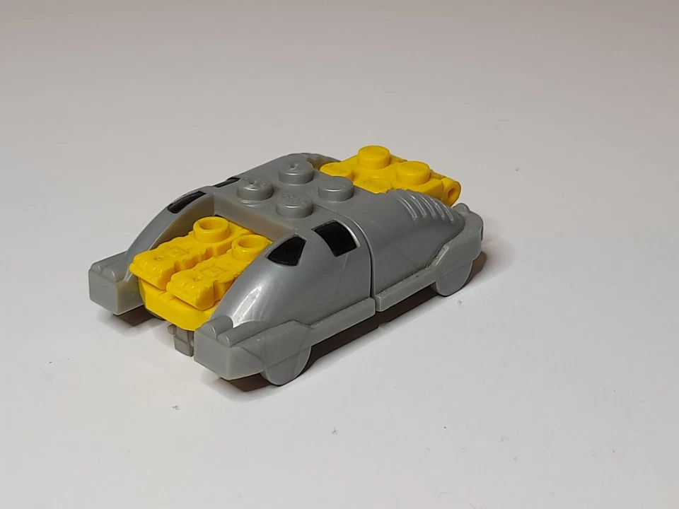 Transformers Armada: B.T.R Optimus Prime (Used, 100% Complete) - Image 4 of 4