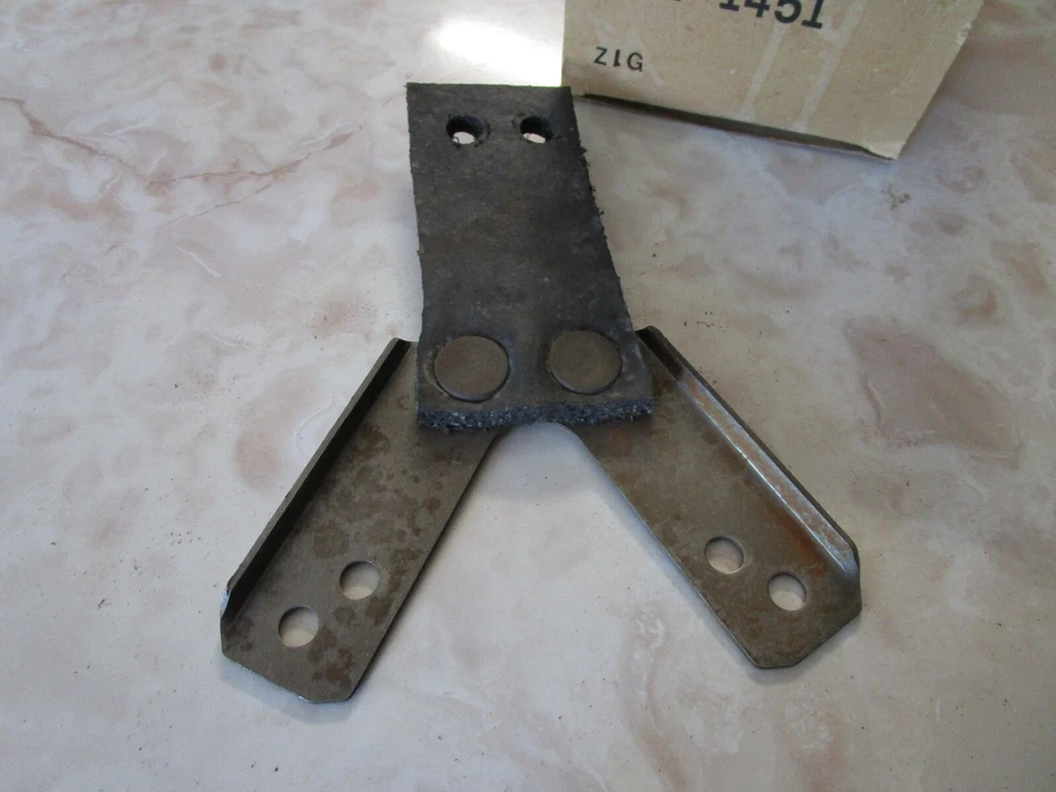 Suspensión de tubo de escape trasero NORS 1970 1971 1972 1973 1974 1975 Ford Maverick, Comet Foto 2 de 3