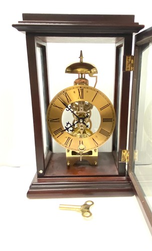 v057 Vintage Desk Mantel Clock Glass Brown Wood Gold Tone - Picture 5 of 6