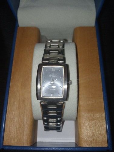LADIE'S FESTINA SILVER DIAL WATCH EUC - Picture 2 of 7