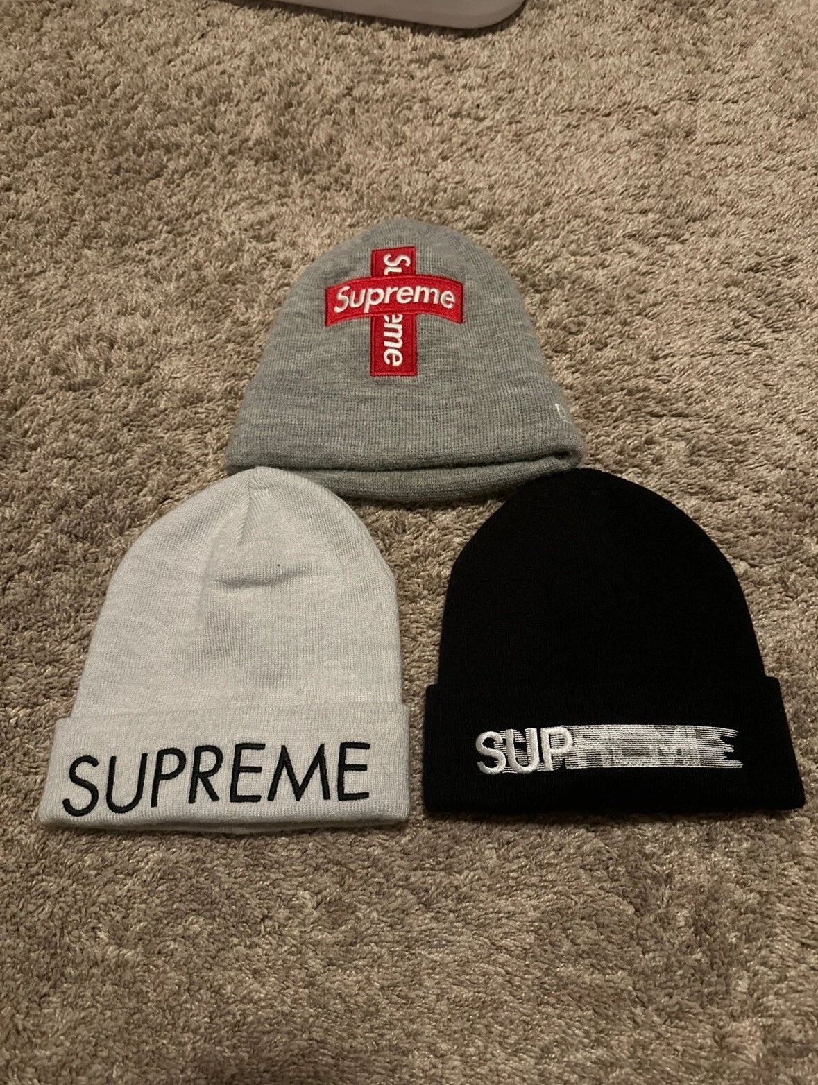 Lot de bonnets Supreme