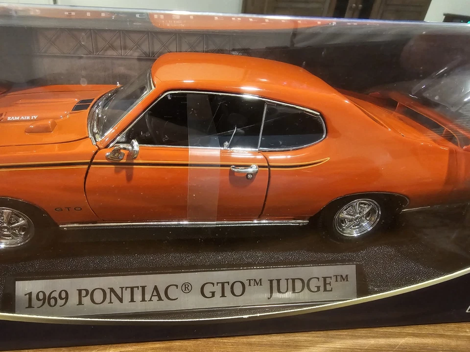 Motor Max 1/18 Diecast 1969 Pontiac GTO Judge (WN) - Image 2 of 4
