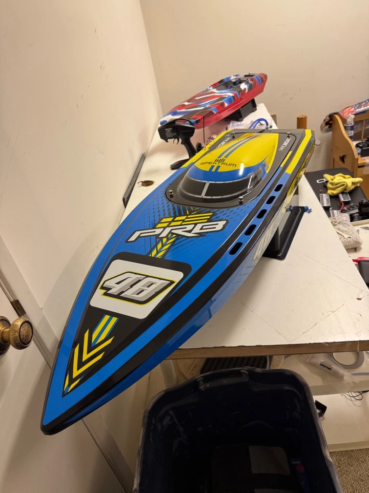 Pro Boat Super Sonicwake 48" 8S Brushless Deep-V RTR Self-Righting Boat PRB08052 - Image 3 of 4