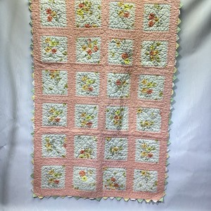 Crib Quilt Peach Sawtooth Cotton 50" x 36" Mod Flowers Hand Quilted