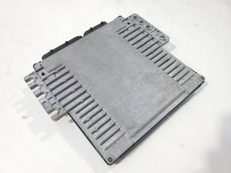 2006 Nissan Titan Crew OEM Electronic Computer Module 5.6L 4WD MEC84-011 - Image 2 of 4