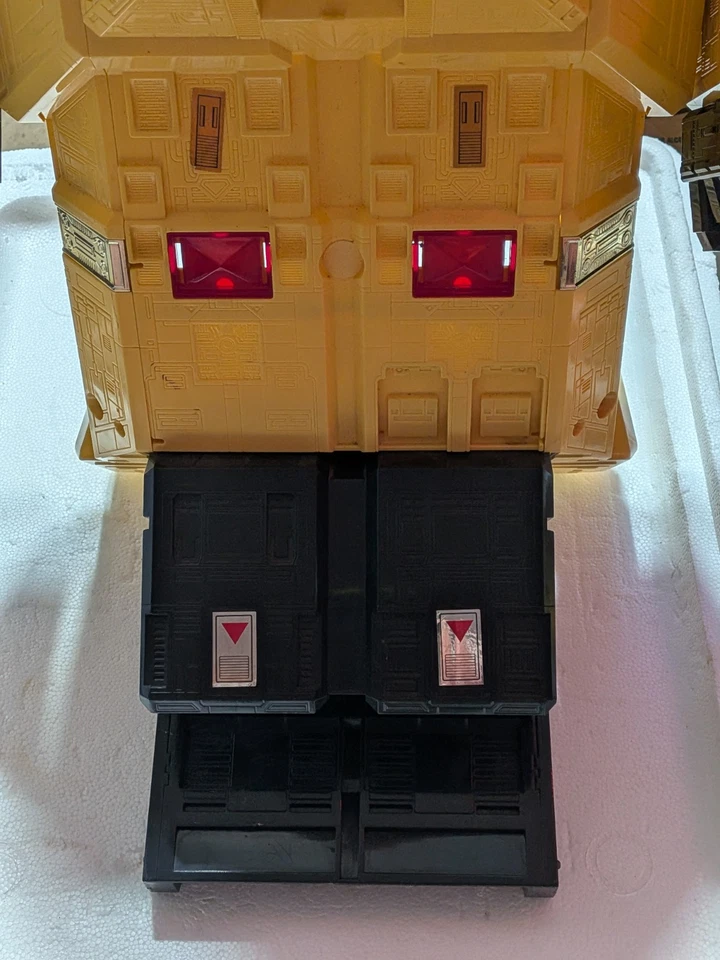 Deluxe Pyramidas, The Carrier Zord Toy Power Rangers Zeo Bandai 1996 - Image 4 of 4