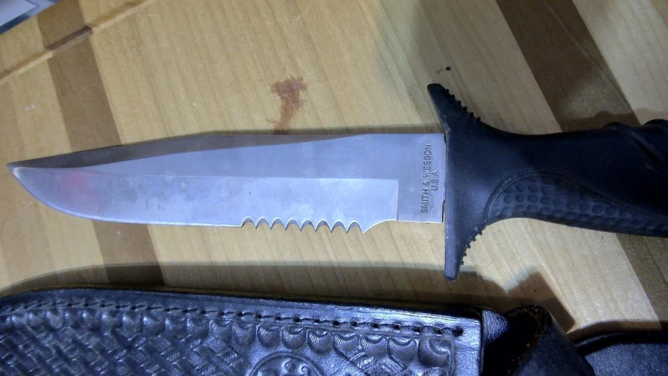 Smith & Wesson EE. UU. Hoja Fija Primera Producción Funcionamiento Parte Dentada con Funda Foto 2 de 4