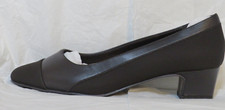EASY STREET WOMEN SHOE US 6.5 W DOTTIE PUMP HEEL BROWN LAMY FAUX LEATHER NWOT