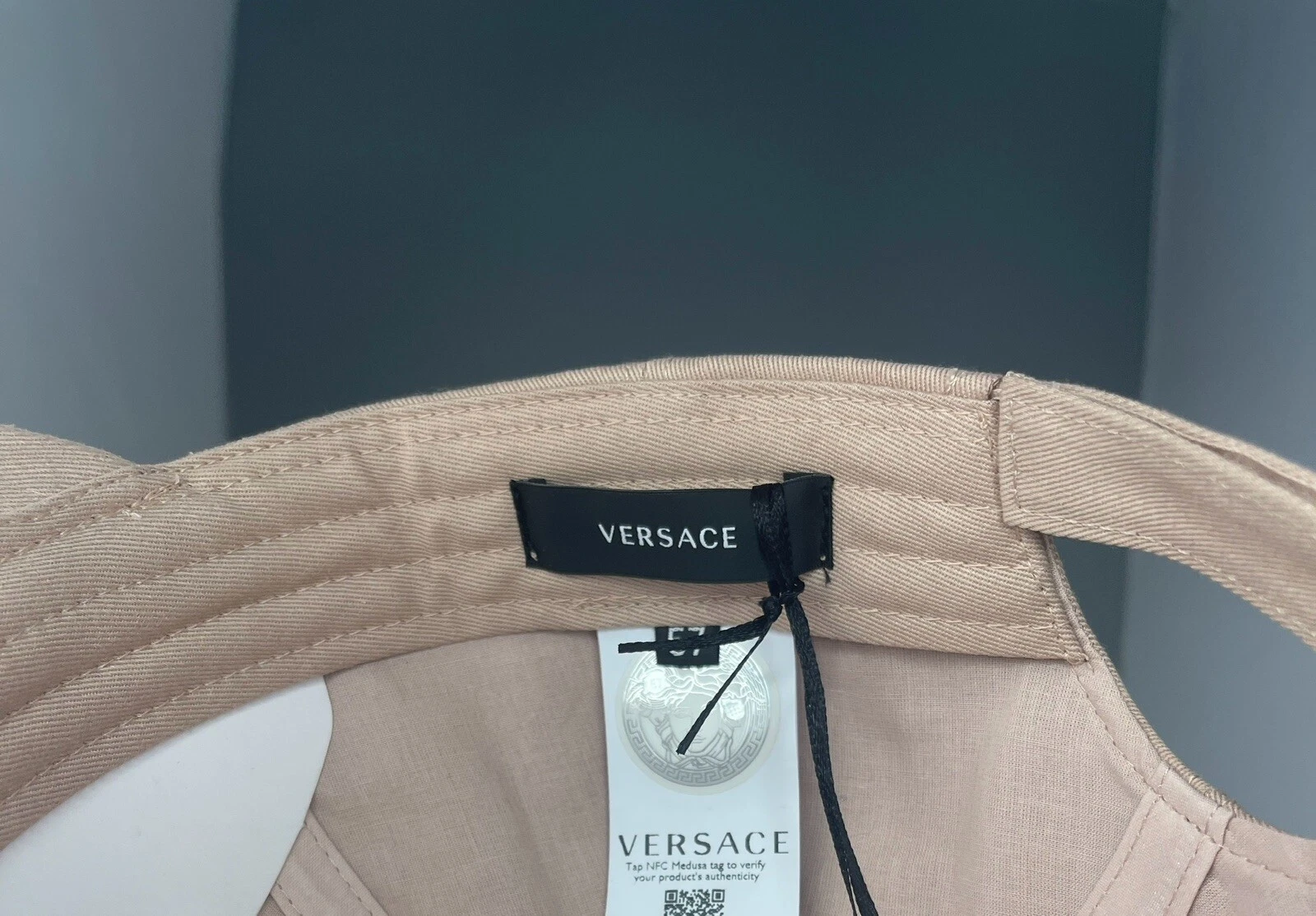 Cappello VERSACE Medusa Berretto Regolabile Taglia 59 cm NUOVO