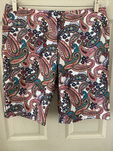 New Izod Golf Women’s Shorts Size 8 Paisley Bermuda White - Picture 4 of 9