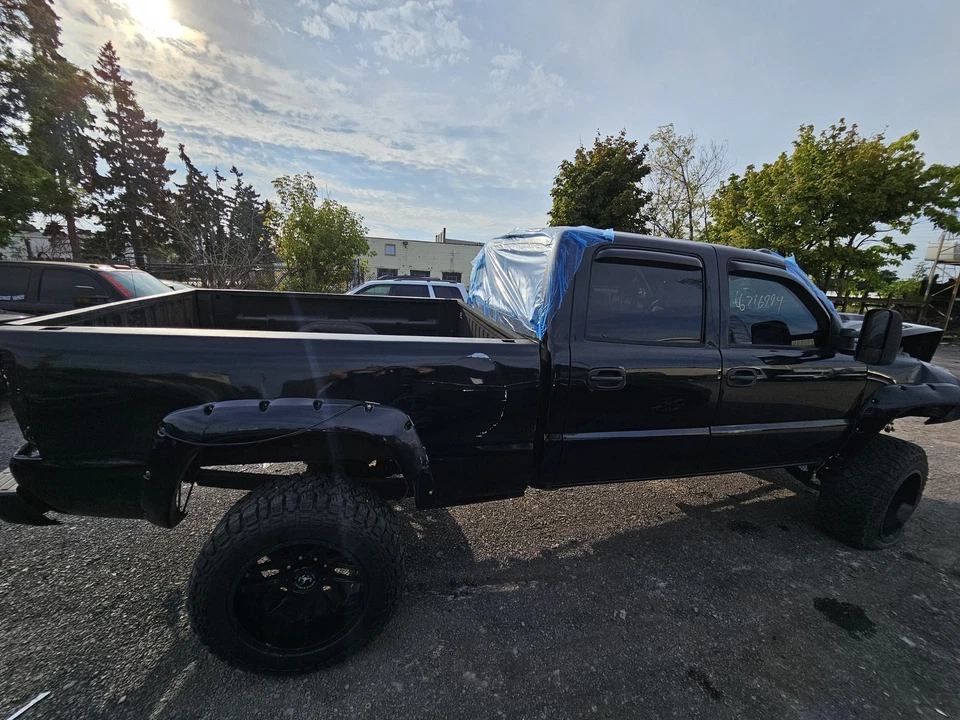 Used Rear Axle Assembly Rear fits: 2004 Chevrolet Silverado 2500 pickup w/o Quad Foto 3 de 4