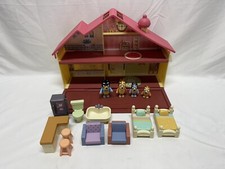 Bluey Family Home Pack  Go Playset W/ Furniture  4 Expressions Figures