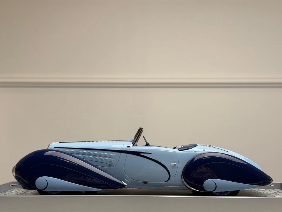 1937 Delahaye Type 135-M Cabriolet (Two-Tone Blue) [MINICHAMPS] 1/18 scale - Image 2 of 4