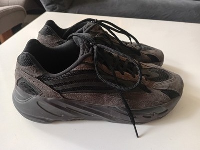 Adidas YEEZY boost 700 V2 vanta Size 43 1/3