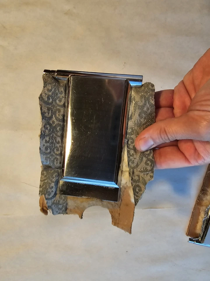 Panel de puerta Buick 1963 emblema inferior Electra 225 Lesabre Wildcat como nuevo original OEM Foto 2 de 4