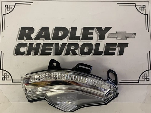 NEW GM OEM 14-16 CHEVY IMPALA- TURN SIGNAL LIGHT RIGHT GMC 22936930