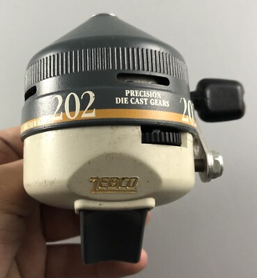 2 VINTAGE ZEBCO 202 SPIN-CAST REELS MADE IN U.S.A