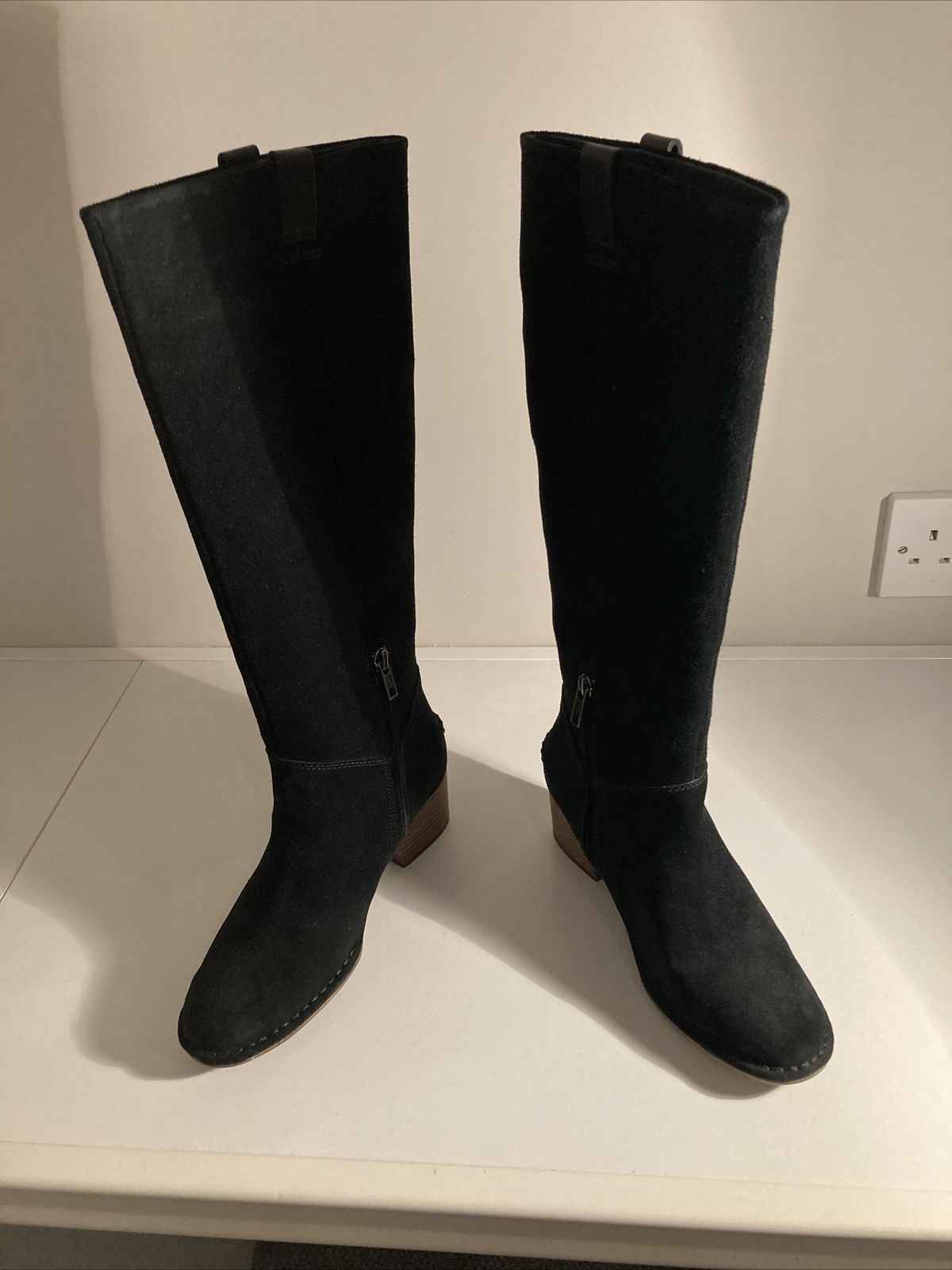 Women’s UGG Arana Boots. Black. UK 4. BNIB. RRP £195 image 7